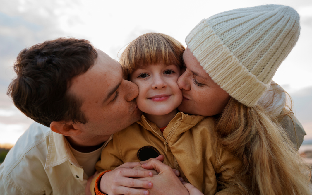 Genética para futuros padres: ¿Por qué deberías conocer tus genes antes de dar el paso?